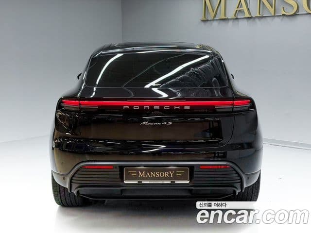 Porsche Macan EV 2025 — ფოტო 8/20