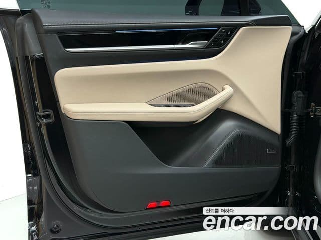 Porsche Macan EV 2025 — ფოტო 15/20