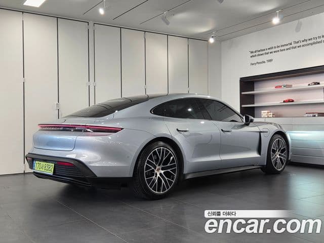 Porsche Taycan 2024 — ფოტო 17/20