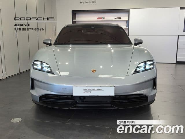 Porsche Taycan 2024 — ფოტო 15/20