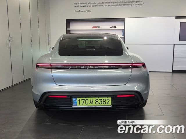 Porsche Taycan 2024 — ფოტო 6/20