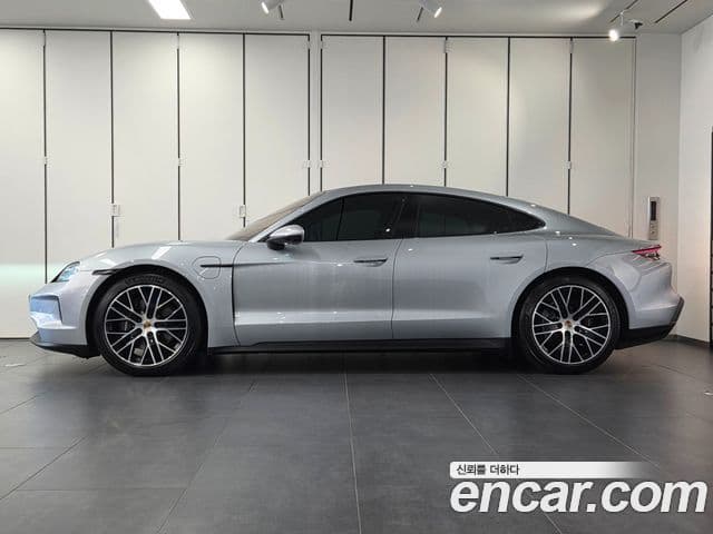 Porsche Taycan 2024 — ფოტო 19/20