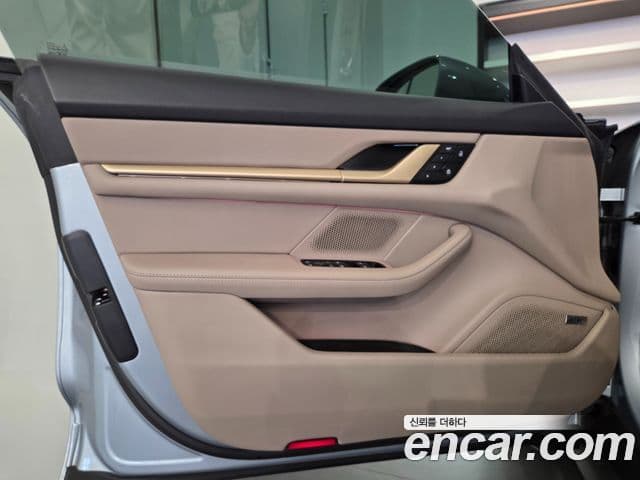 Porsche Taycan 2024 — ფოტო 2/20