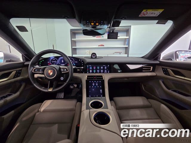 Porsche Taycan 2024 — ფოტო 11/20