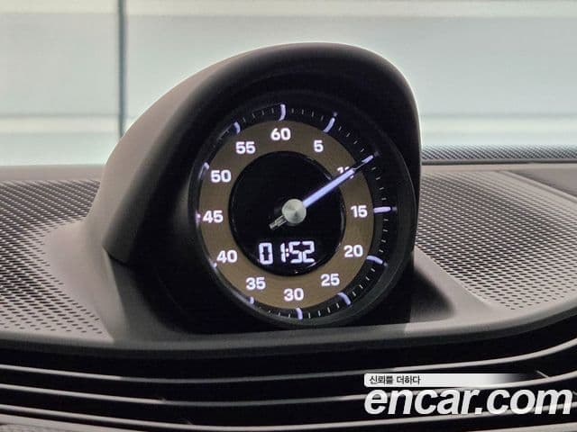 Porsche Taycan 2024 — ფოტო 13/20