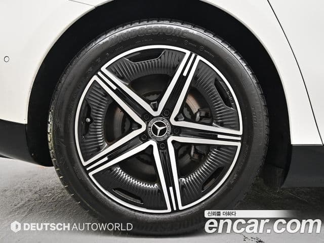 Mercedes-Benz EQE 2024 — ფოტო 1/20