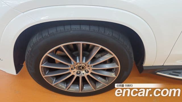 Mercedes-Benz GLE-Class 2025 — Photo 2/20