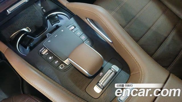 Mercedes-Benz GLE-Class 2025 — Photo 9/20