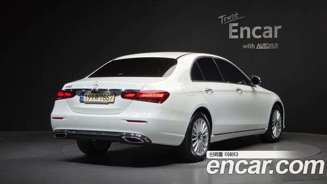 Mercedes-Benz E-Class 2023 — Şəkil 11/34