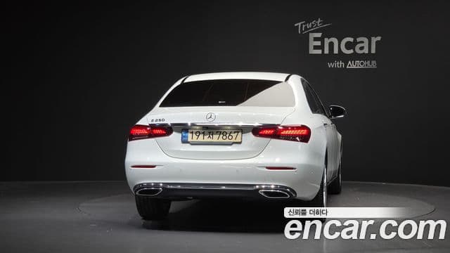 Mercedes-Benz E-Class 2023 — Şəkil 25/34