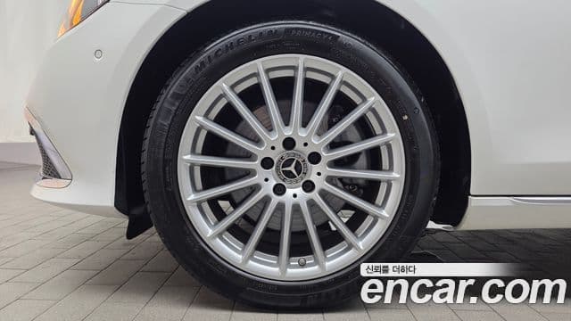 Mercedes-Benz E-Class 2023 — Şəkil 17/34