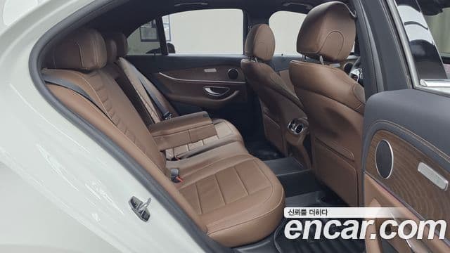 Mercedes-Benz E-Class 2023 — Şəkil 29/34