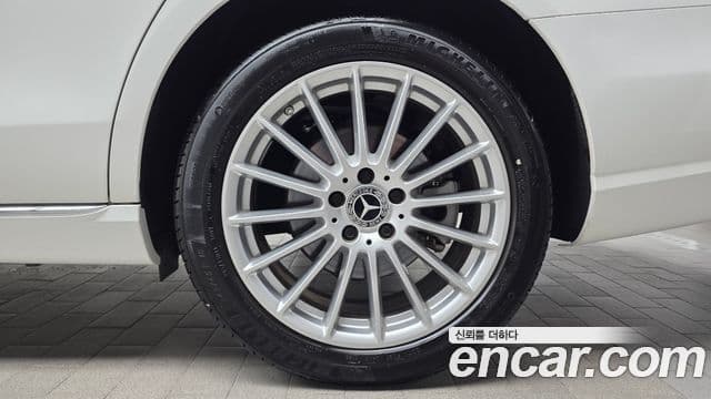 Mercedes-Benz E-Class 2023 — Şəkil 22/34