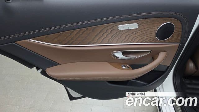 Mercedes-Benz E-Class 2023 — Şəkil 8/34