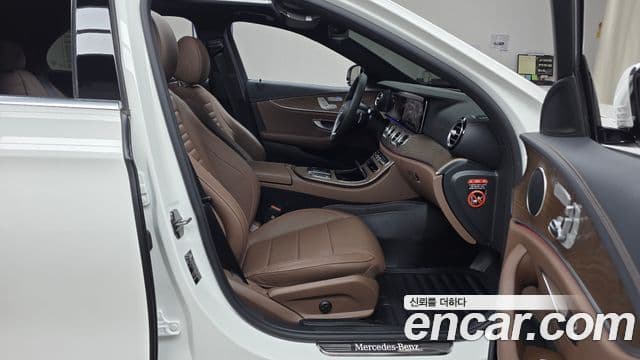 Mercedes-Benz E-Class 2023 — Şəkil 26/34