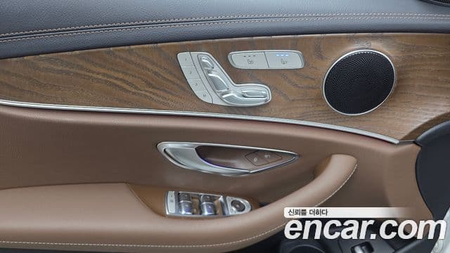 Mercedes-Benz E-Class 2023 — Şəkil 28/34