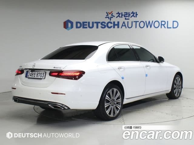 Mercedes-Benz E-Class 2023 — Photo 20/20