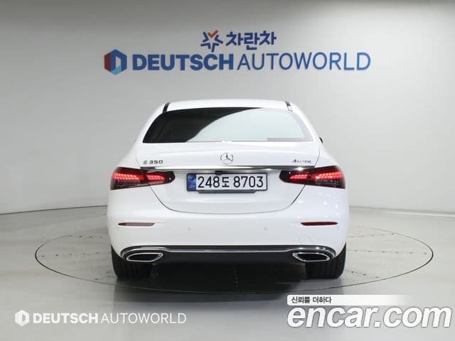 Mercedes-Benz E-Class 2023 — Photo 11/20