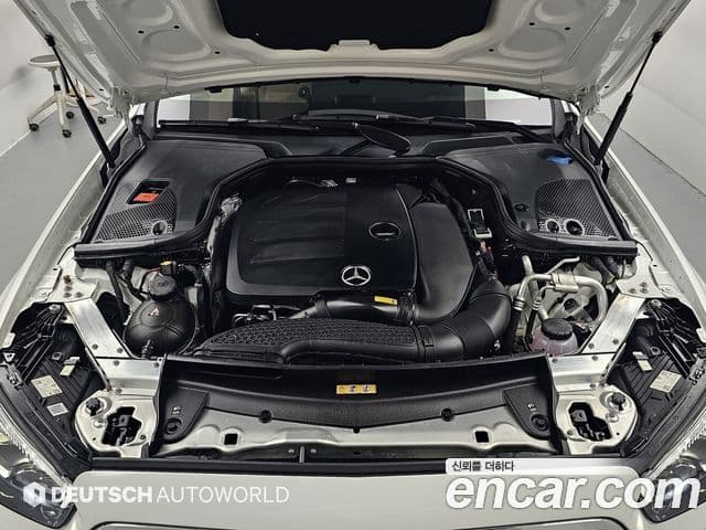Mercedes-Benz E-Class 2023 — Photo 10/20