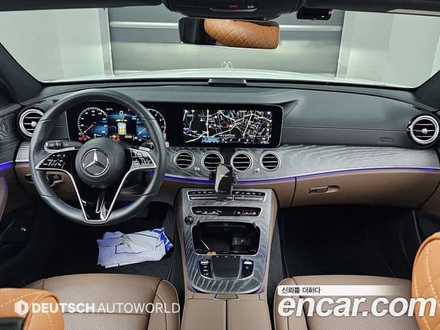 Mercedes-Benz E-Class 2023 — Photo 8/20