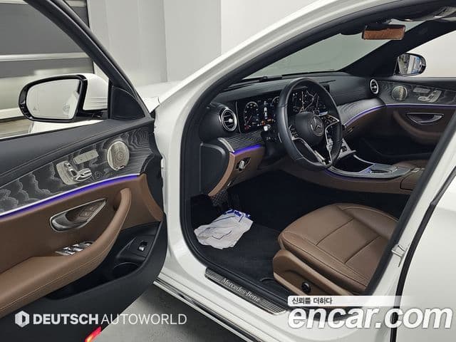 Mercedes-Benz E-Class 2023 — Photo 19/20