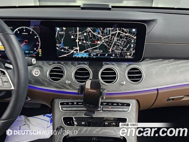 Mercedes-Benz E-Class 2023 — Photo 14/20