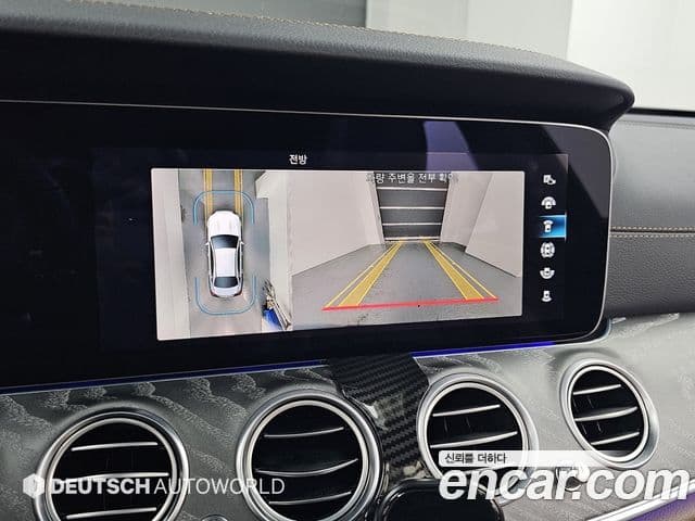 Mercedes-Benz E-Class 2023 — Photo 6/20