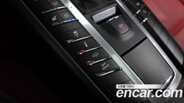 Porsche Macan 2021 — Фото 9/20