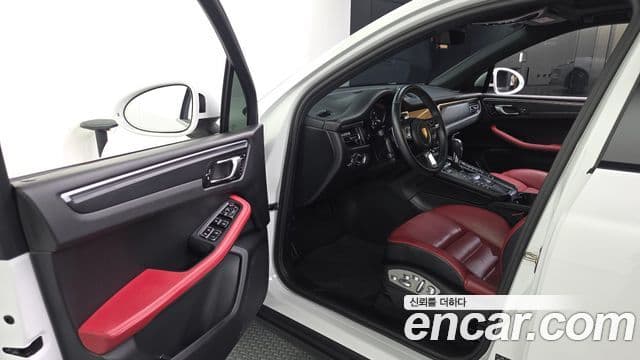 Porsche Macan 2021 — Фото 10/20