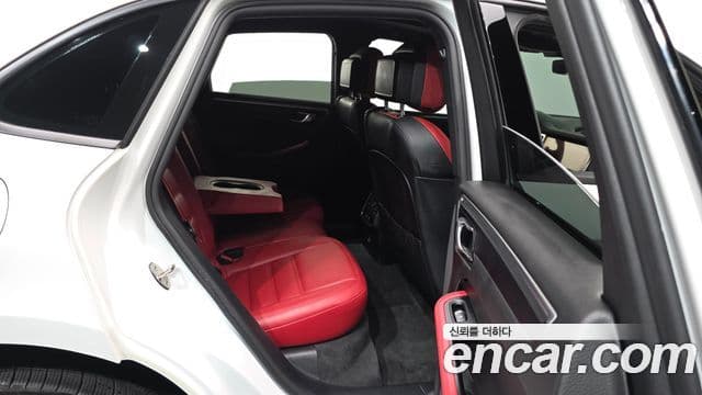 Porsche Macan 2021 — Фото 13/20