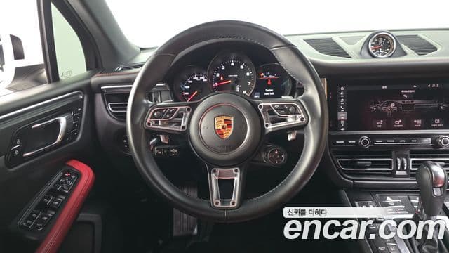 Porsche Macan 2021 — Фото 14/20