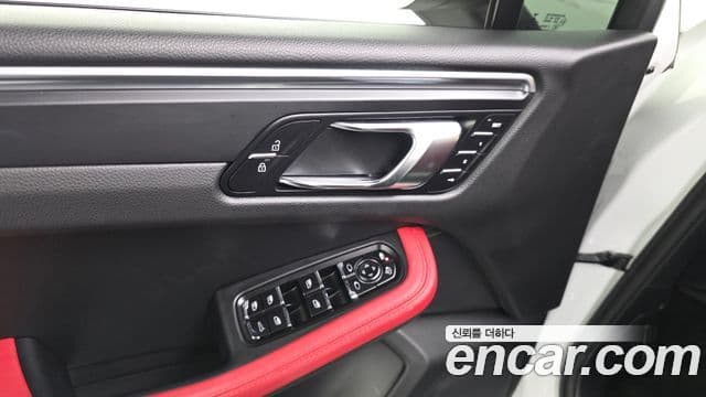 Porsche Macan 2021 — Şəkil 16/34