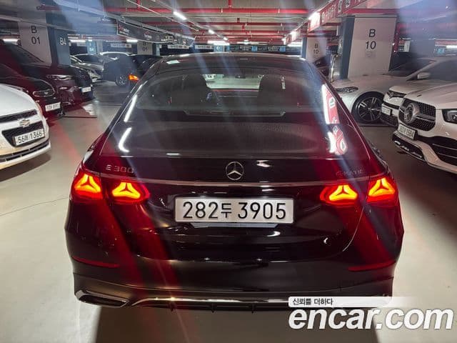 Mercedes-Benz E-Class 2025 — Photo 7/15