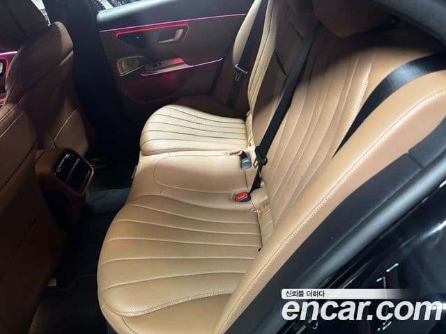 Mercedes-Benz E-Class 2025 — Photo 4/15