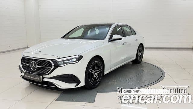Mercedes-Benz E-Class 2025 — Photo 6/20