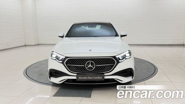 Mercedes-Benz E-Class 2025 — Photo 19/20