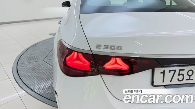 Mercedes-Benz E-Class 2025 — Photo 18/20