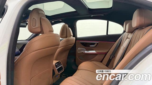 Mercedes-Benz E-Class 2025 — Photo 11/20