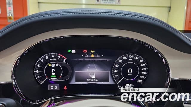 Bentley Flying Spur 2025 — Photo 13/20