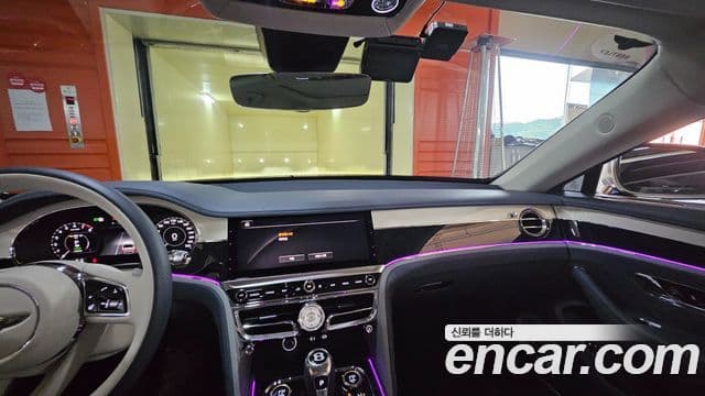Bentley Flying Spur 2025 — Photo 18/20