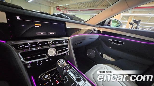 Bentley Flying Spur 2025 — Photo 12/20