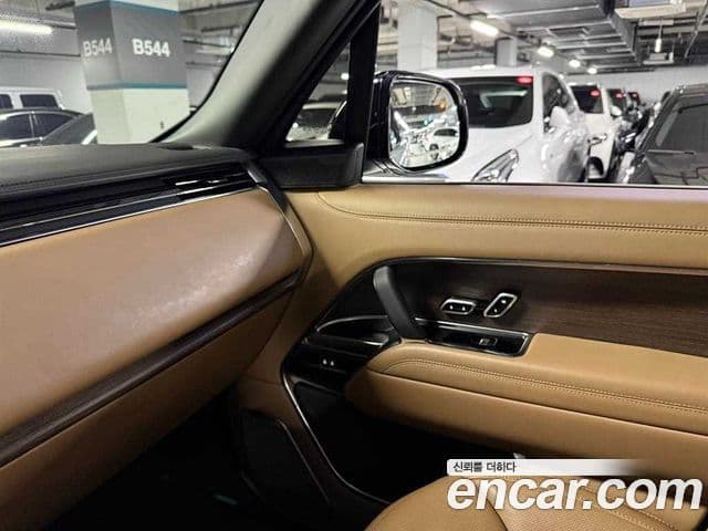 Land Rover Range Rover 2023 — Photo 16/19