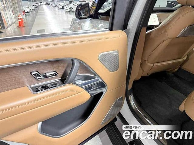Land Rover Range Rover 2023 — Photo 7/19