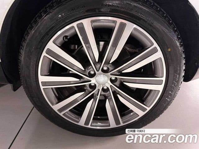 Land Rover Range Rover 2023 — Photo 17/19