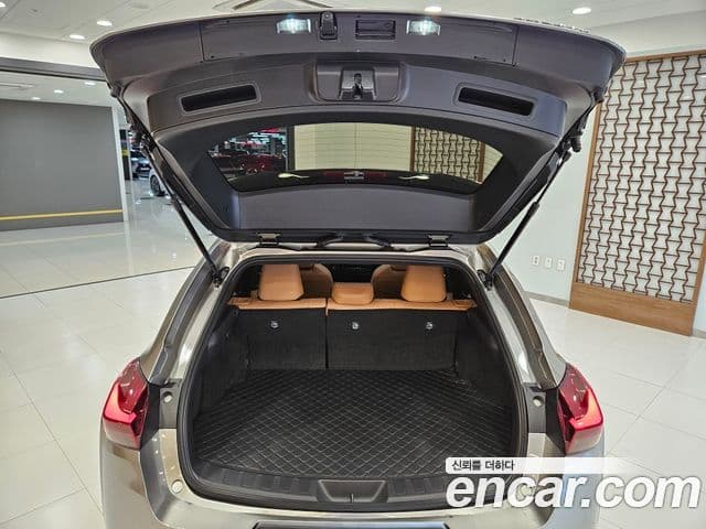 Lexus UX300h 2025 — Фото 5/15