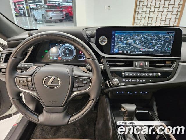 Lexus ES300h 2025 — Şəkil 9/15