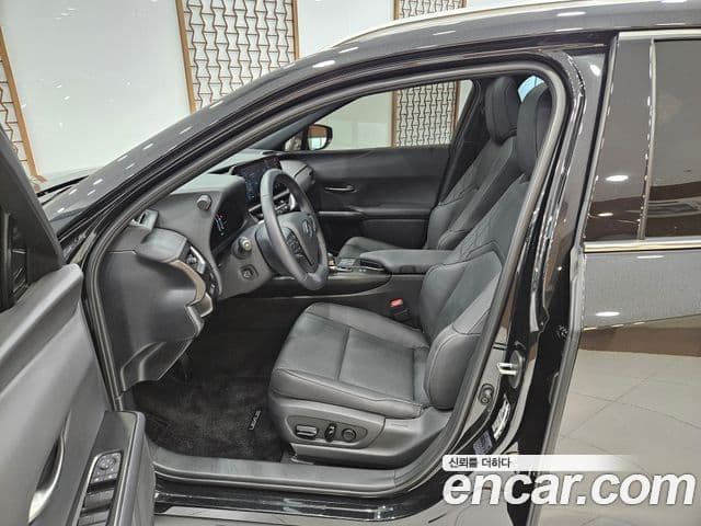 Lexus UX300h 2026 — Şəkil 6/15