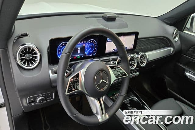 Mercedes-Benz EQB 2025 — ფოტო 16/20