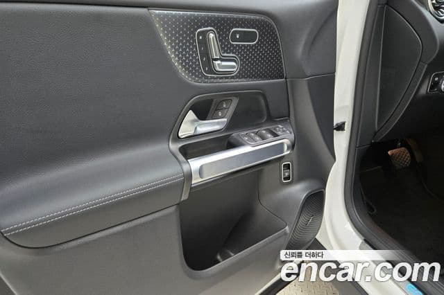 Mercedes-Benz EQB 2025 — ფოტო 13/20