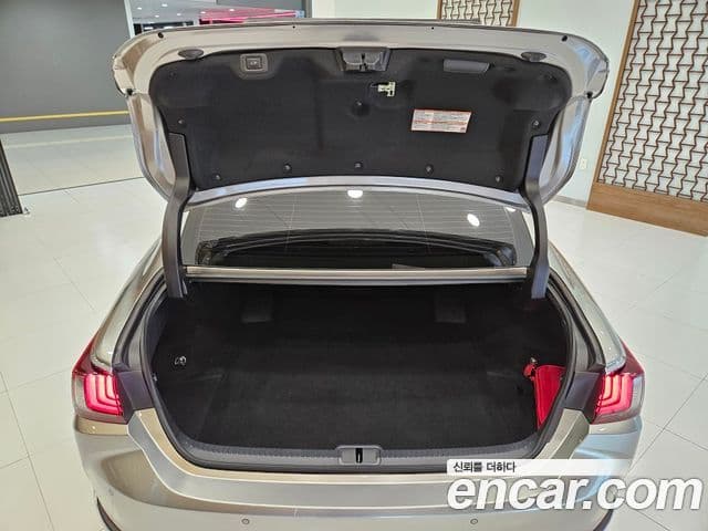 Lexus ES300h 2025 — Photo 3/15